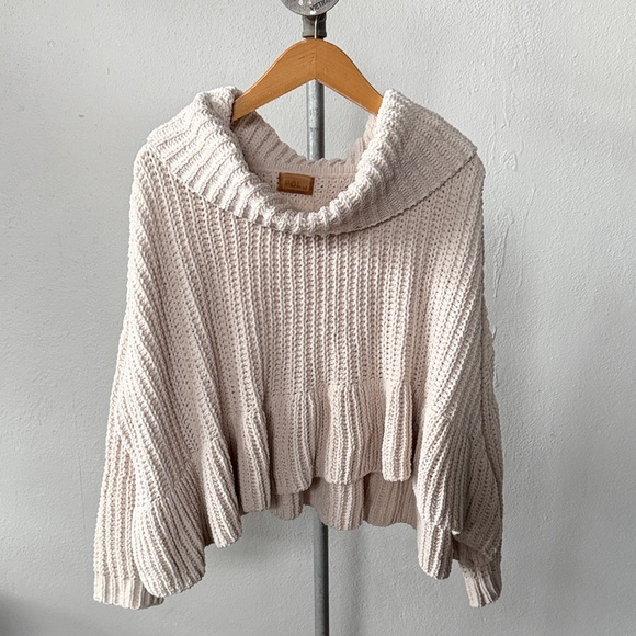 POL Chunky Cable Knit Cowl Neck Cropped Sweater Size Medium - Picture 1 of 3